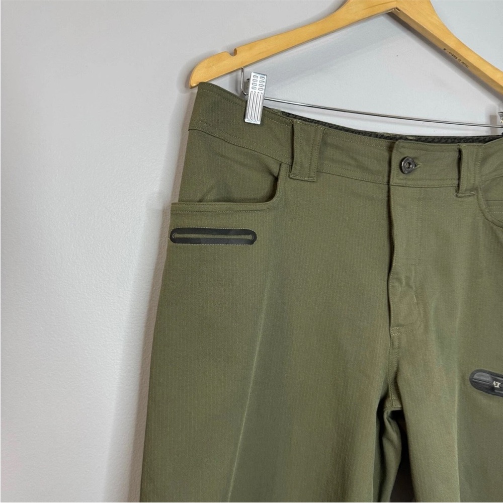 Lululemon Men's Olive Commuter Shorts - Picture 2 of 9